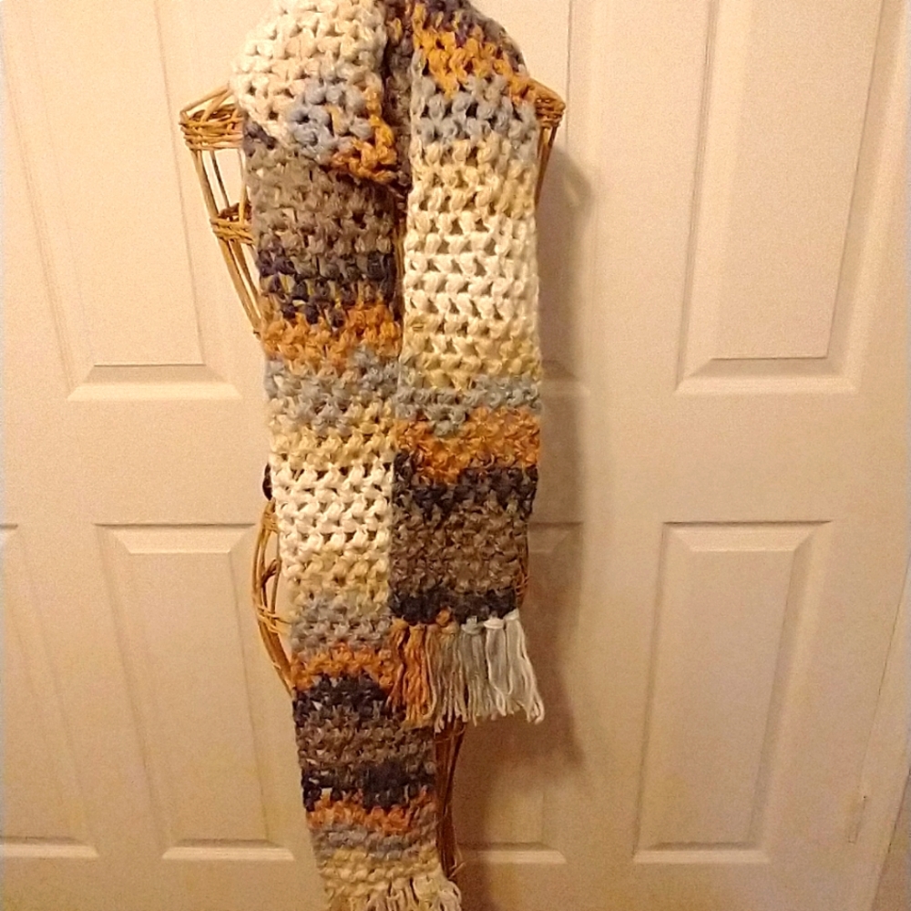 SCARF NWOT Extra long crocheted scarf fringe edging - Picture 3 of 6